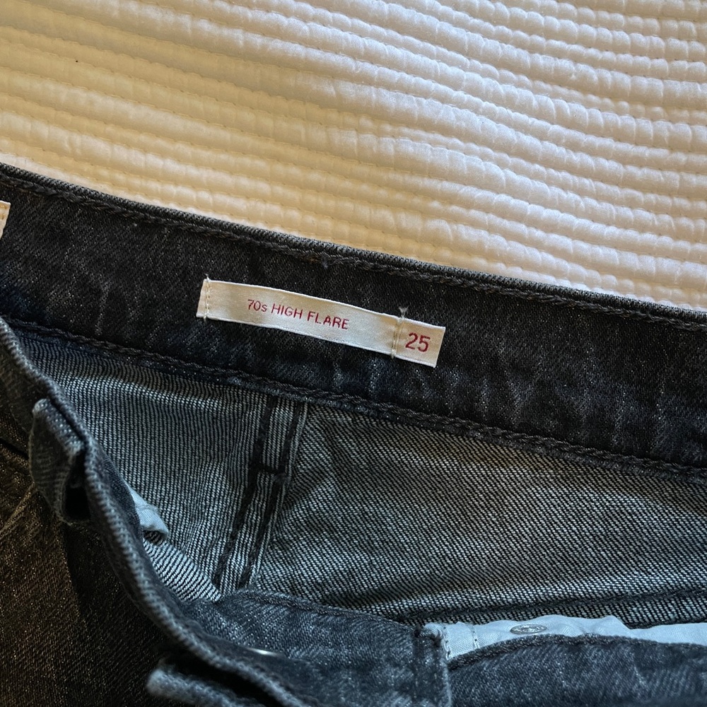 Levis Black 70s High Flare Size 25 - Picture 2 of 3